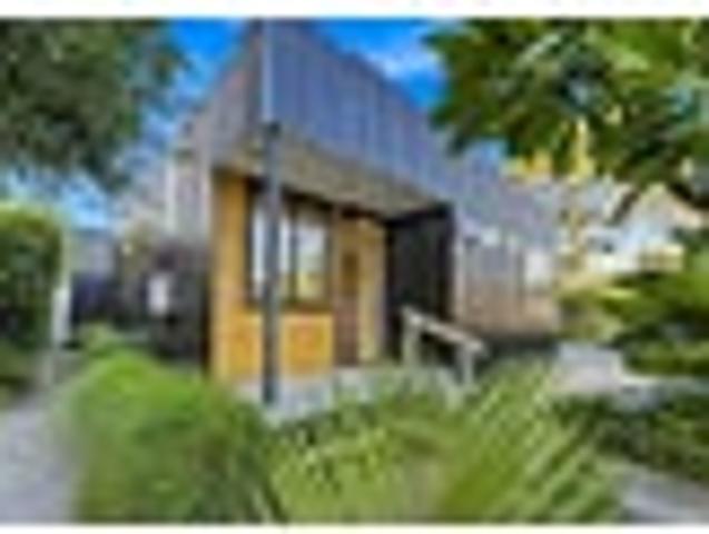 Townhouse for rent in Whangaparaoa