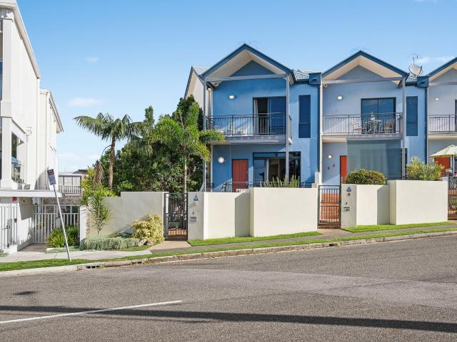 Townhouse for sale in Toombul, Queensland