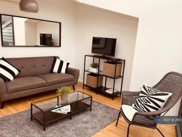 House for rent in Calderstones