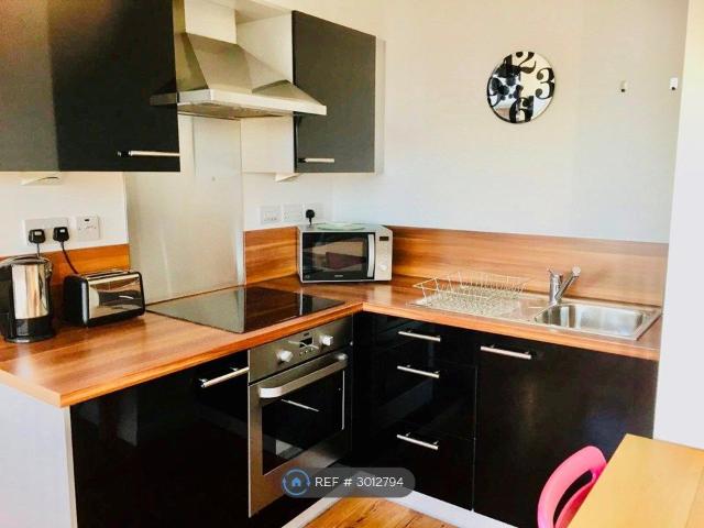 Apartment for rent in Waterfront, Calderstones