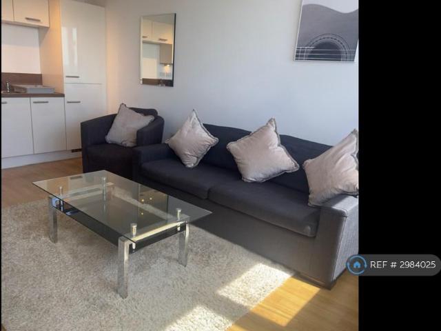 Apartment for rent in Waterfront, Calderstones