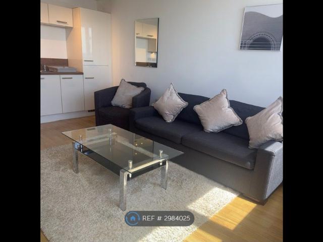 Apartment for rent in Waterfront, Calderstones