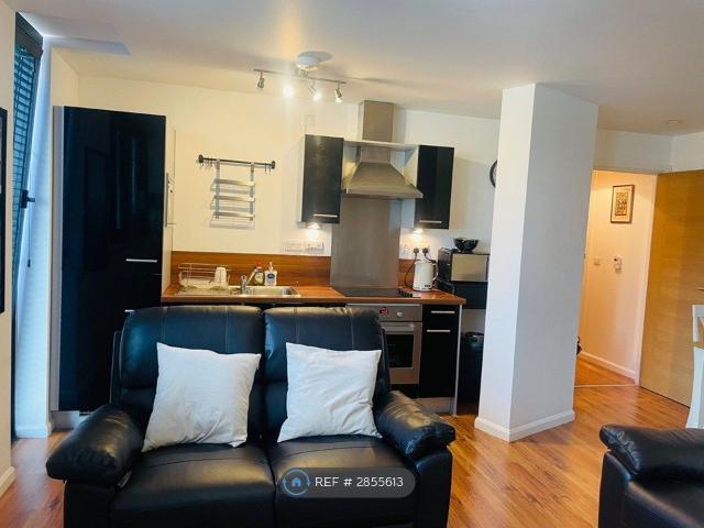 Apartment for rent in Waterfront, Calderstones