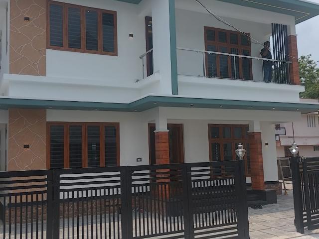 House for sale in Thrissur, Kerala