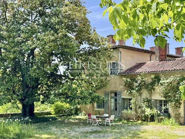 Château vente à Angoulême, Aignes-et-puypéroux