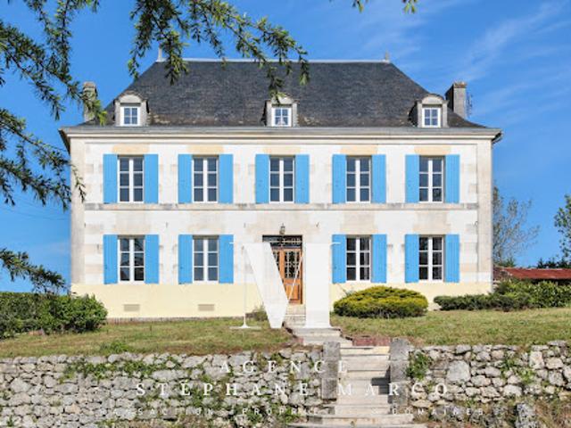 Château vente à Saintes