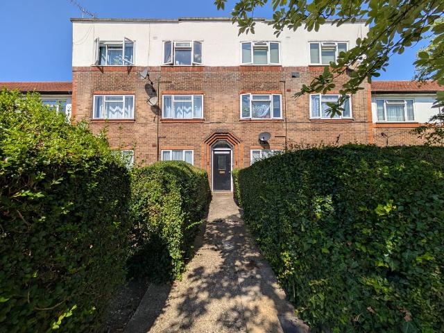 Apartment for rent in Brunswick Park, Greater London