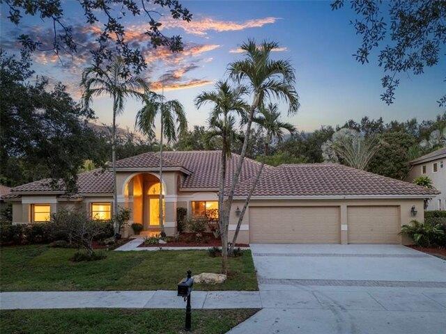 House for sale in Weston