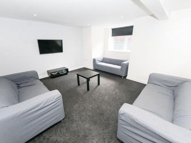 Apartment for rent in Hyde Park, West Yorkshire