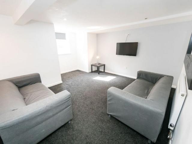 House for rent in Hyde Park, West Yorkshire