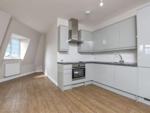 Apartment for rent in Old Malden, Greater London