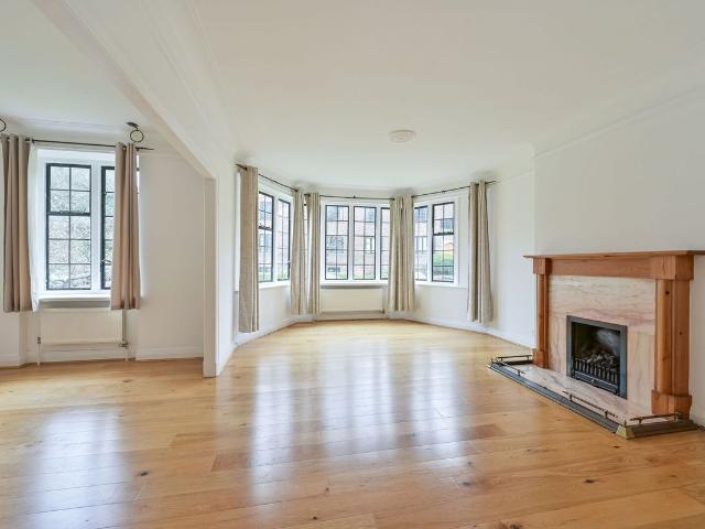 Apartment for rent in Manor Fields, Greater London