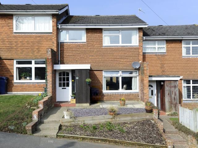 Apartment for rent in Farncombe, Waverley