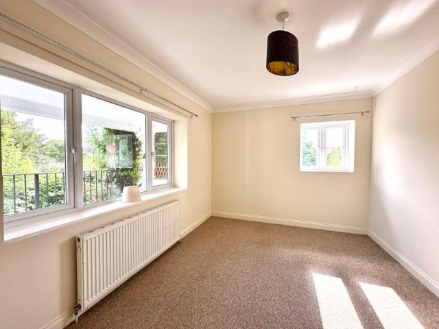 Apartment for rent in Manor Park, Epsom