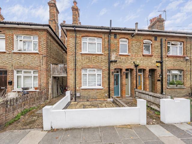 Apartment for rent in North Sheen, Greater London
