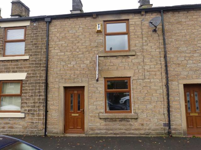 House for rent in Charlesworth