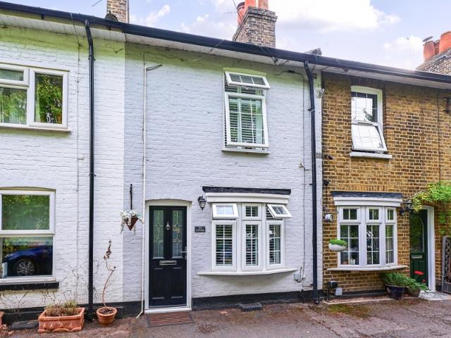 House for rent in Knowle Green, Spelthorne