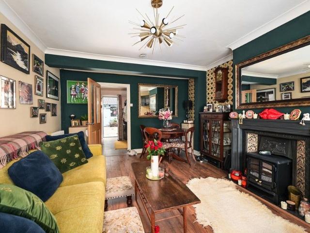 House for rent in Knowle Green, Spelthorne