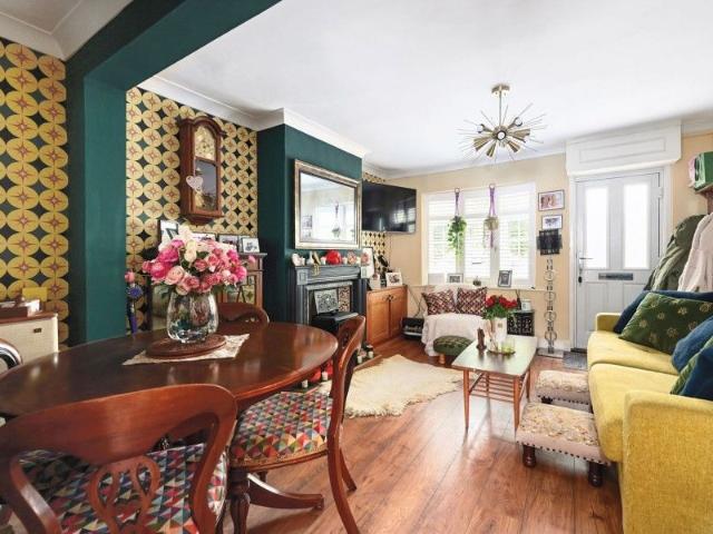 House for rent in Knowle Green, Spelthorne