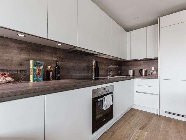 Apartment for rent in Halfway Street, Greater London