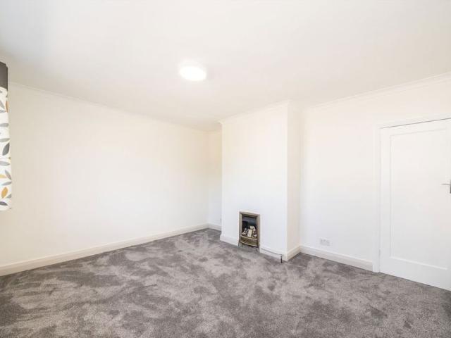 Apartment for rent in Whitton, Greater London