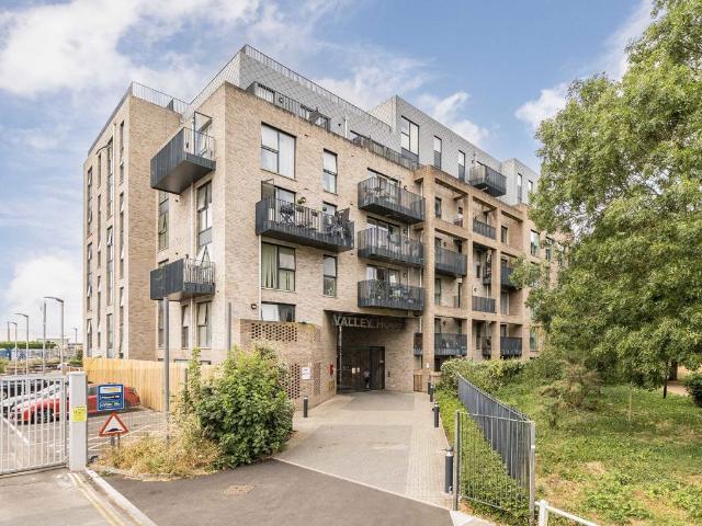 Apartment for rent in London Borough of Ealing, Hanwell