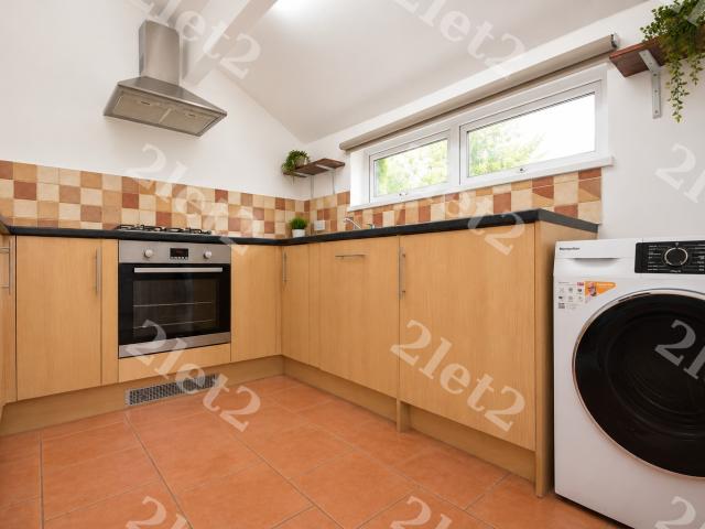 Room for rent in Falcon Lodge, Wales