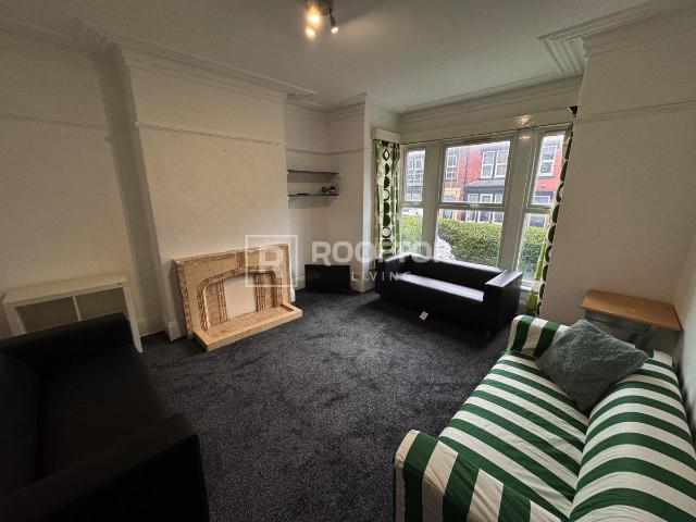 Room for rent in Hyde Park, West Yorkshire