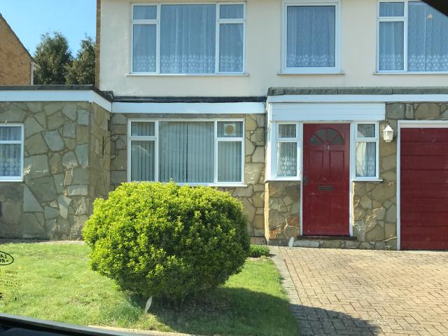 Room for rent in Manor Estate, Pouchen End