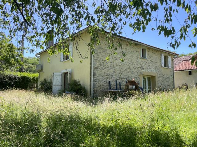 Maison vente à Confolens, Manot