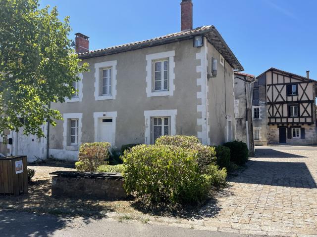 Maison vente à Confolens, Manot