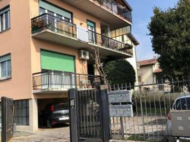 Appartamento in affitto a Montano Lucino, Lombardia