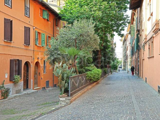 Attico in affitto a Santo Stefano, Bologna