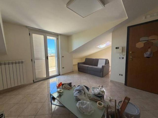 Attico in affitto a Casapulla, Campania