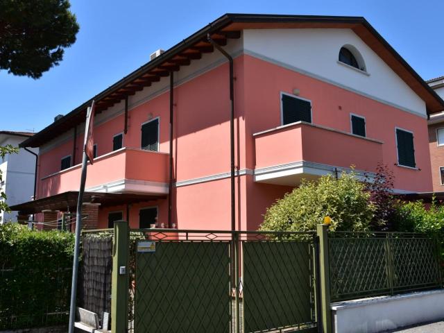 Appartamento in affitto a Marina di Massa, Marina Di Massa