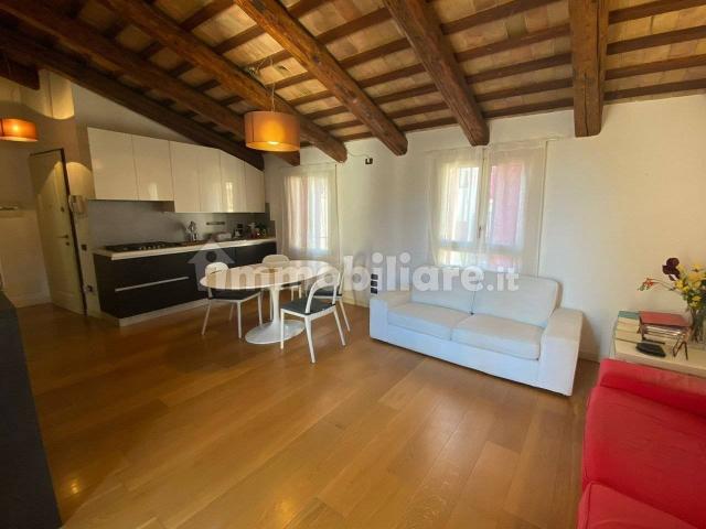 Villa Indipendente in affitto a Comunità montana della valle Camonica, Cevo