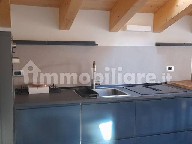 Villa Indipendente in affitto a Esino Lario, Lombardia