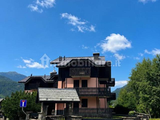Villa Indipendente in affitto a Comunità montana della valle Camonica, Corteno Golgi