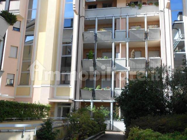 Villa Indipendente in affitto a Rescaldina, Lombardia