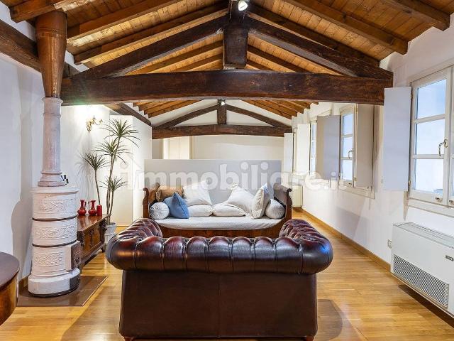 Villa Indipendente in affitto a Santo Stefano città, Re