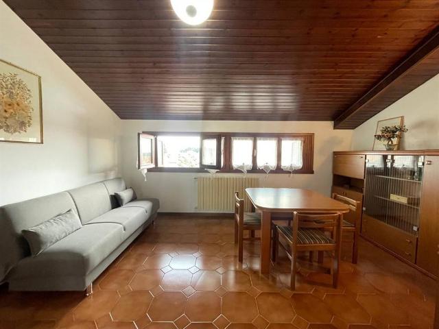 Villa Indipendente in affitto a Centro Est, Serra Riccò