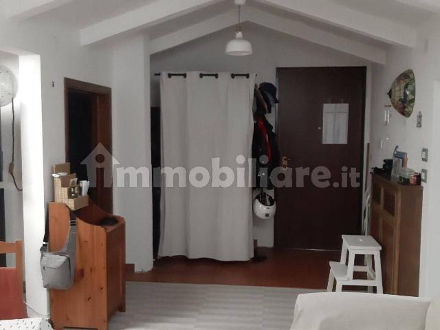Villa Indipendente in affitto a Centro Direzionale, Prato