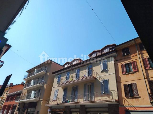 Villa Indipendente in affitto a Comabbio, Lombardia