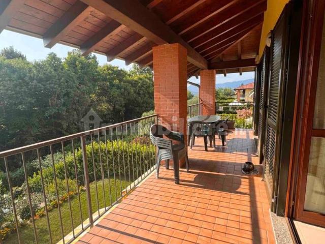 Villa Indipendente in affitto a Chiossetto, Travedona Monate