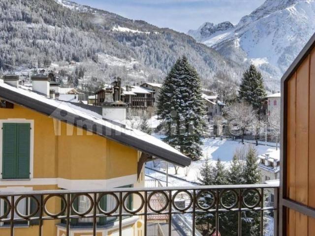 Villa Indipendente in affitto a Comunità montana della valle Camonica, Ponte Di Legno