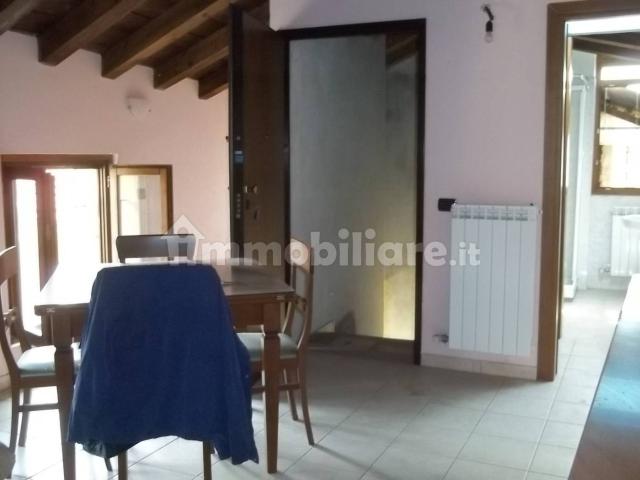 Villa Indipendente in affitto a Cerano, Novara