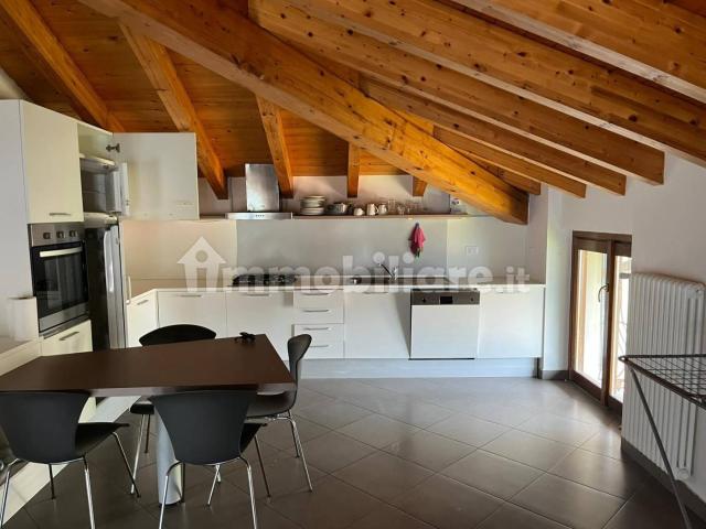 Villa Indipendente in affitto a Moltrasio, Lombardia