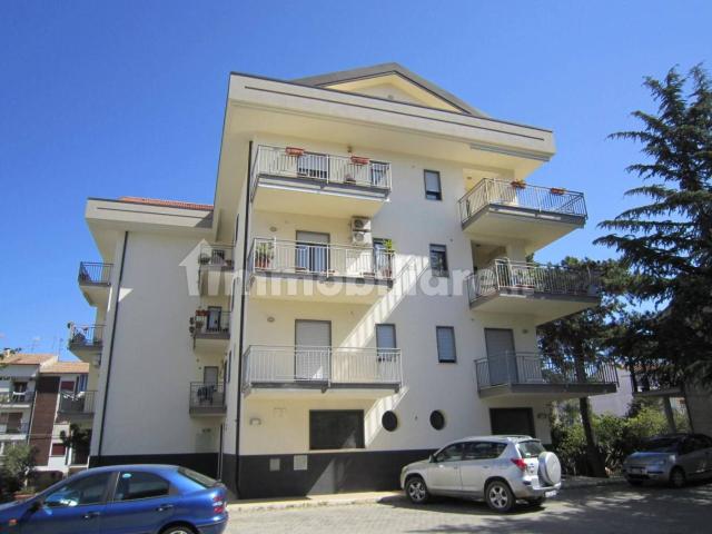 Villa Indipendente in affitto a Via Sicilia, Marche