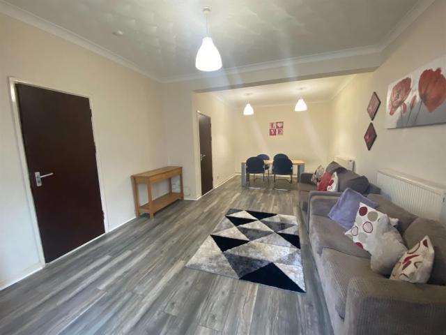 Apartment for rent in Mount Pleasant, Swansea