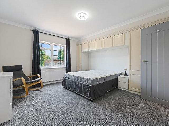 Room for rent in London Borough of Ealing, Greenford